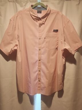 Columbia Men's Button-Down Short Sleeve Shirt in Light Pink